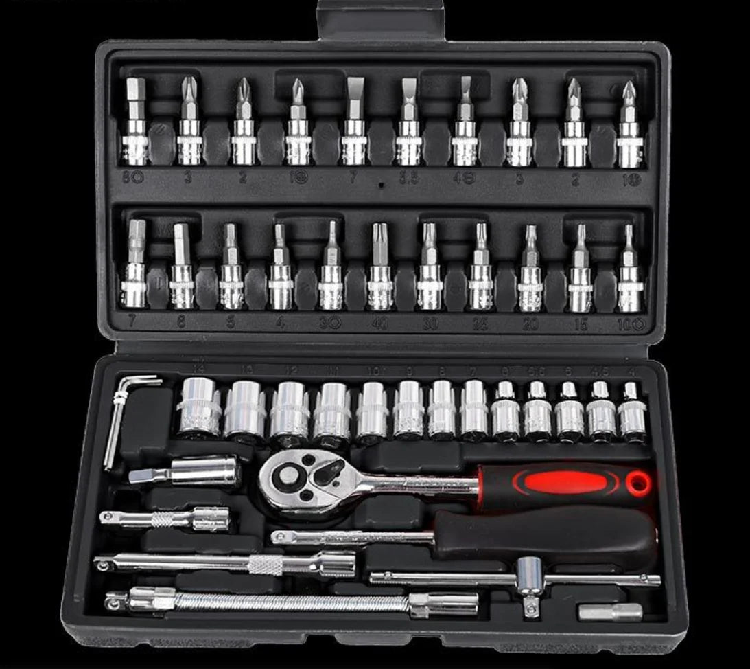Caisse à outils complète noire avec douilles et embouts tournevis