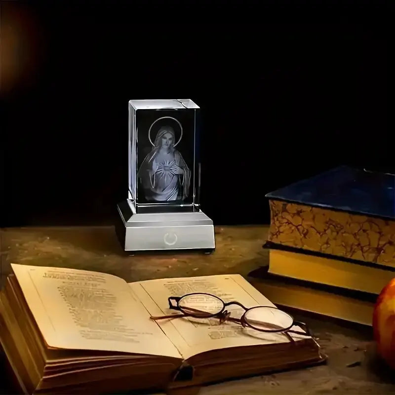 Statue-de-Vierge-Marie-lumière-led-blanche-sur-bureau-lunettes-bible-livres