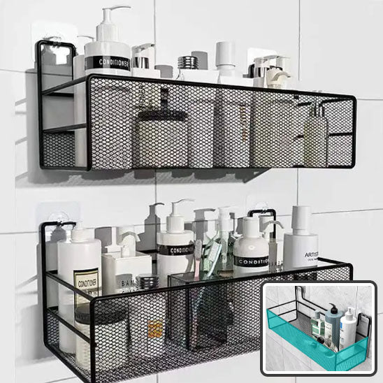 deux Étagère noires remplies de bouteilles de shampoing de gel douche dans salle de bain blanche