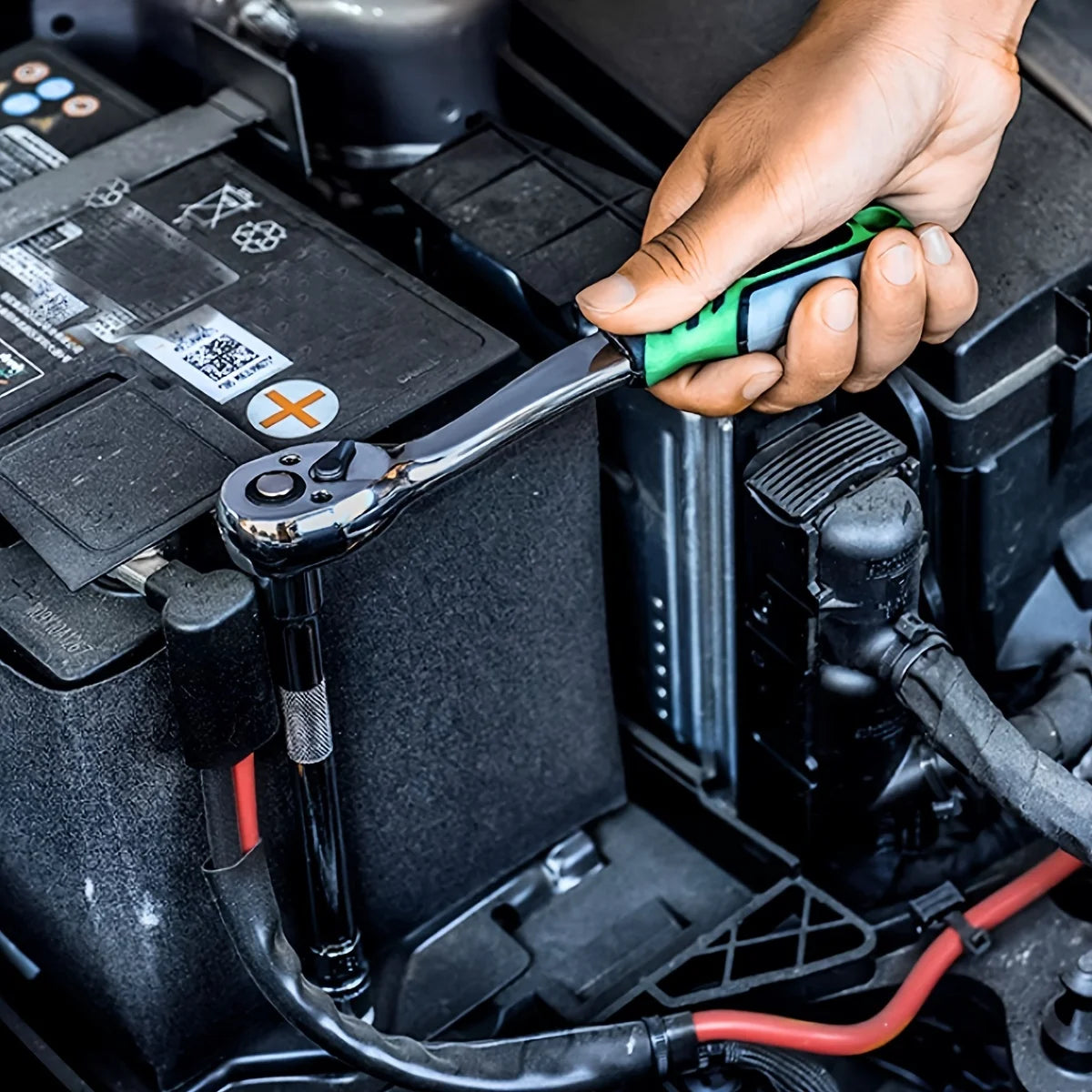 main dessert support batterie voiture avec CLE A cliquet vert 72 dents