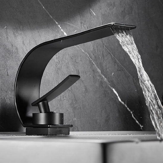 Roninet salle de bain noir coule dans lavabo blanc