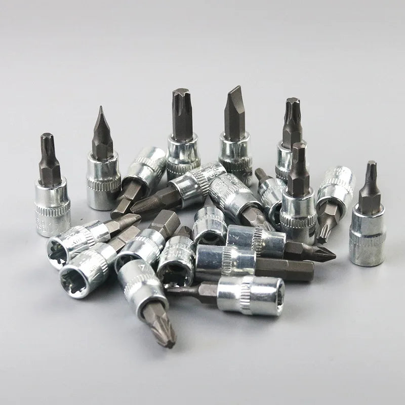 Caisse à outils, douilles, embouts de  tournevis
