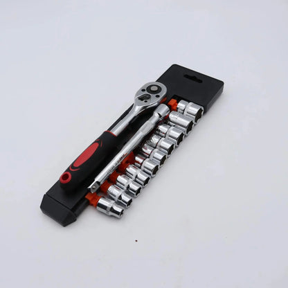 Caisse a outils polyvalente,lot douilles et cle cliquet rouge