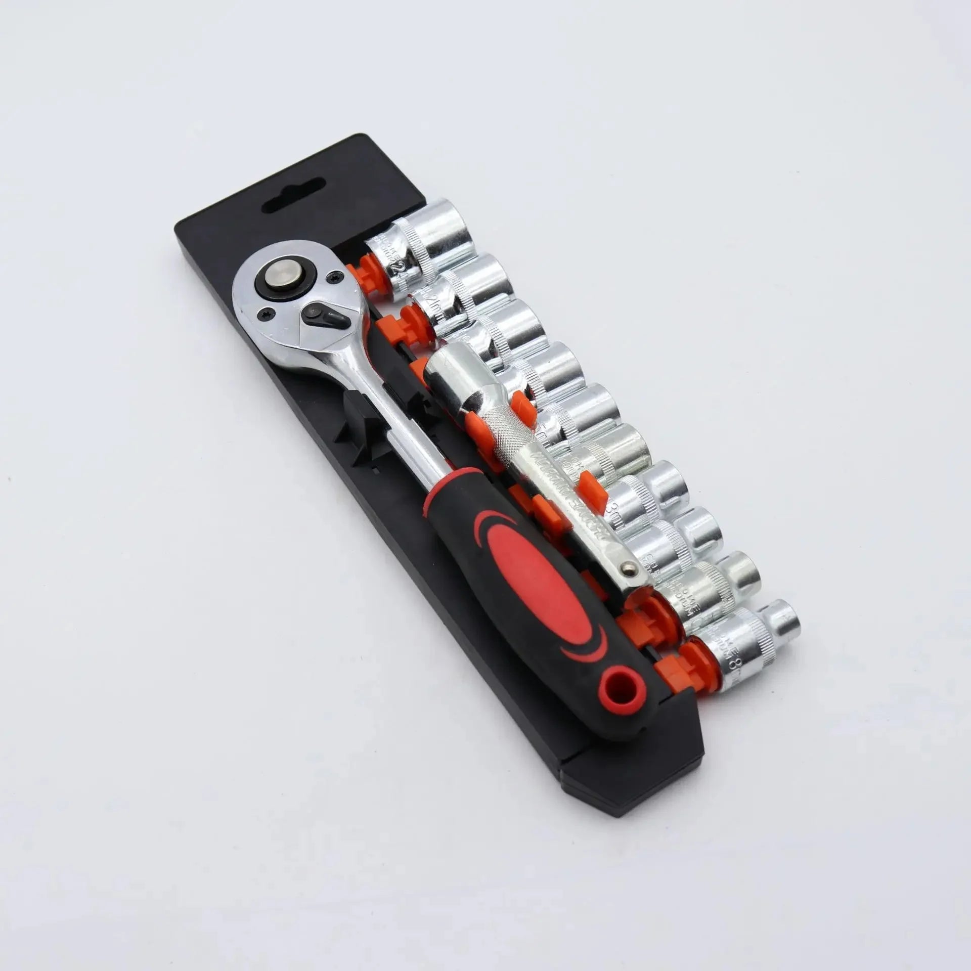Caisse a outils polyvalente,lot douilles et clef cliquet rouge