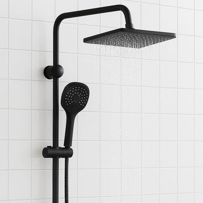 Colonne de douche noire dans la salle de bain blanche