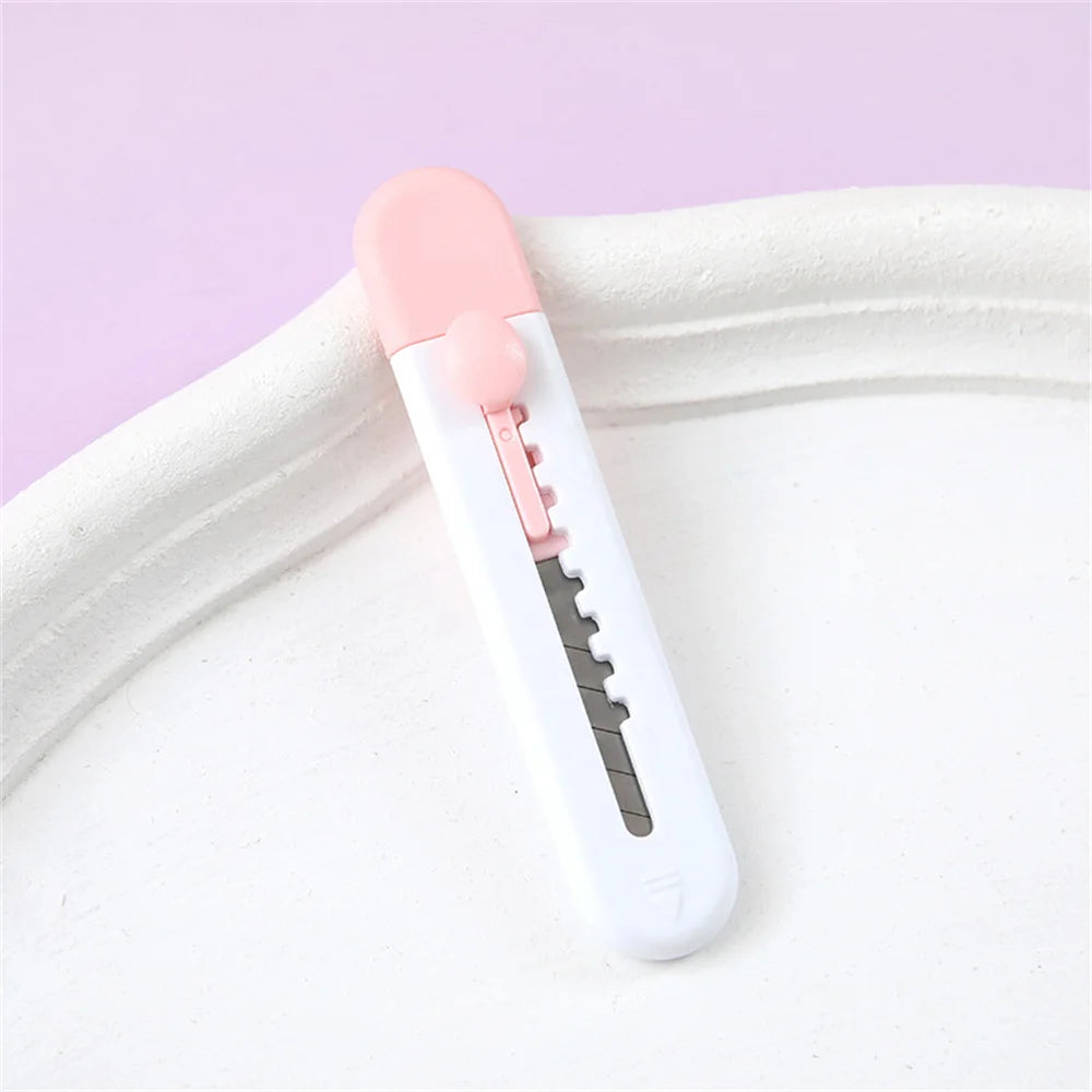 Cutter animal blanc et rose