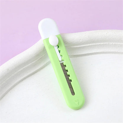 Cutter animal vert et blanc