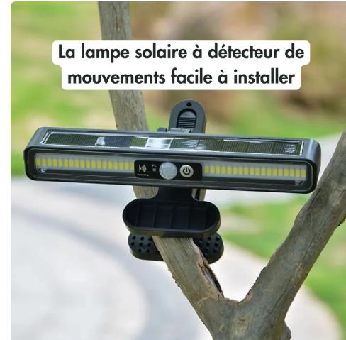 Lampe solaire exterieur avec pince une noire sur un arbre dans le jardin