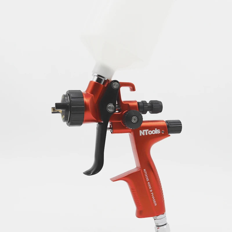Pistolet peinture orange, godet blanc ,gachette noire, buse noire