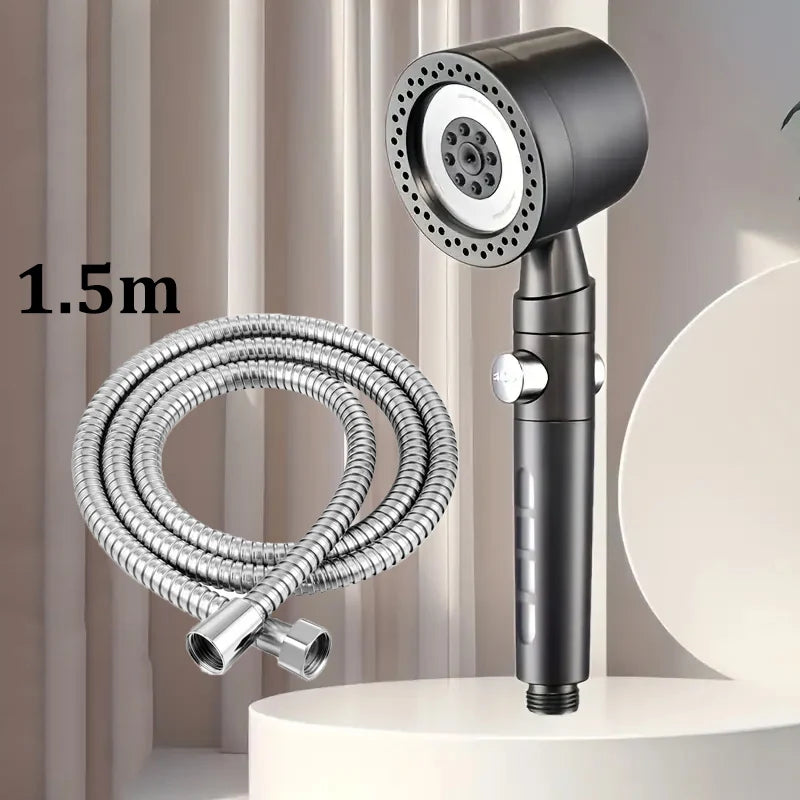 main tient Pommeau de douche filtrant gris  surpport gris avec flexible 