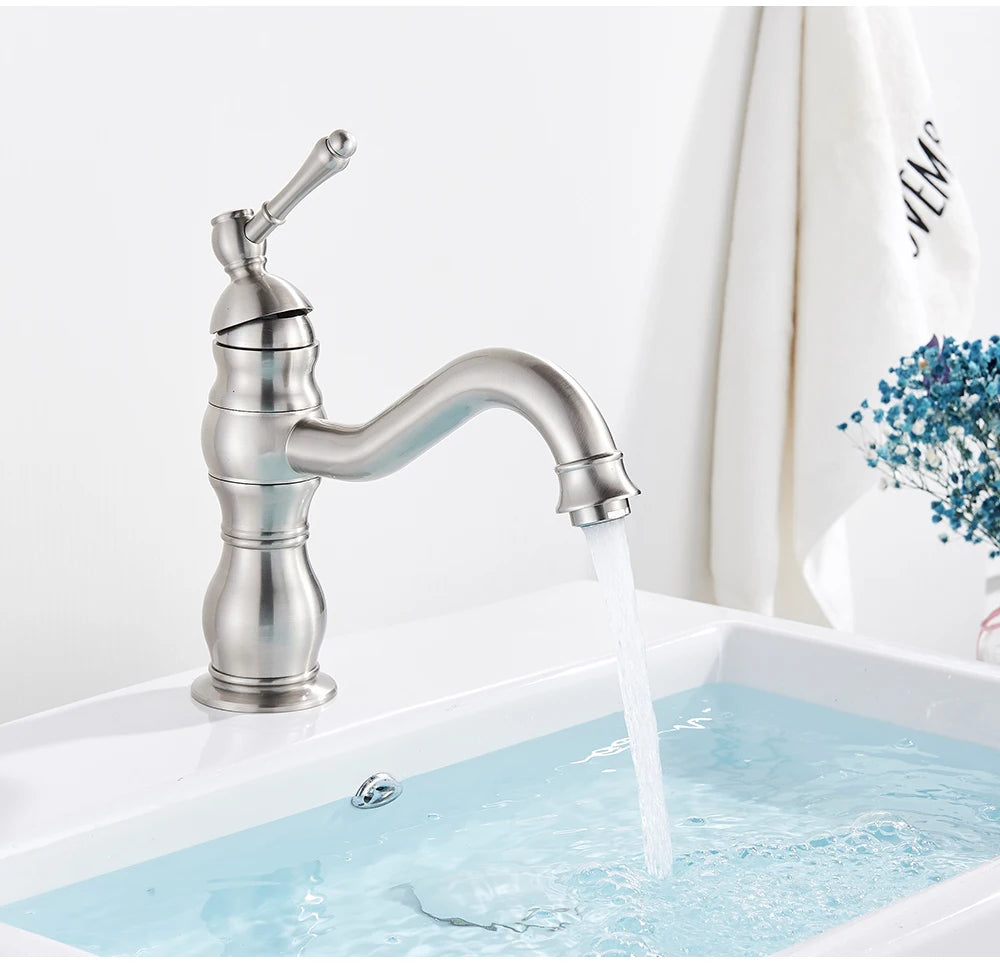 Robinet salle de bain Nickel Brosse Court coule dans le lavabo blanc
