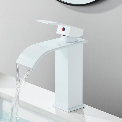 Robinet salle de bain blanc court ,eau limpide coule cascade lavabo blanc 
