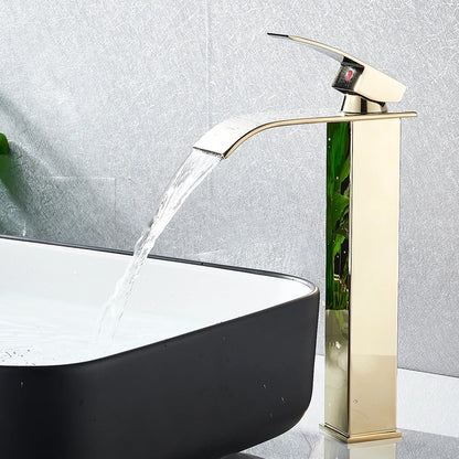 Robinet salle de bain doré  long eau limpide coule cascade lavabo blanc et noir 
