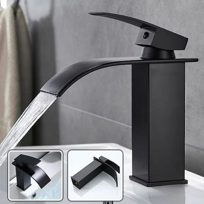 Robinet salle de bain noir court, eau limpide coule cascade dans  lavabo blanc 