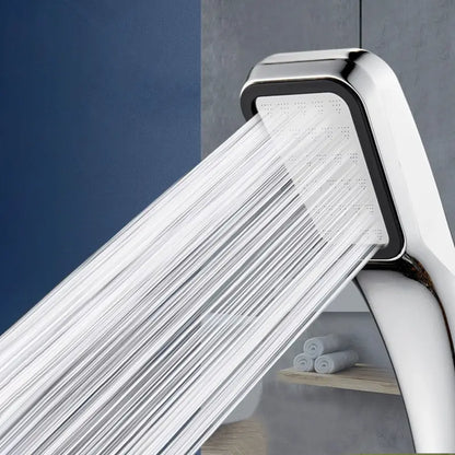 pommeau de douche argentee avec jet eau pluie dans la douche