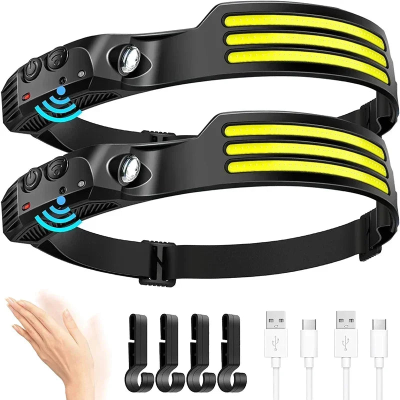 deux Lampe Frontale noire a trois bandes jaunes avec crochets noirs , main , USB-C