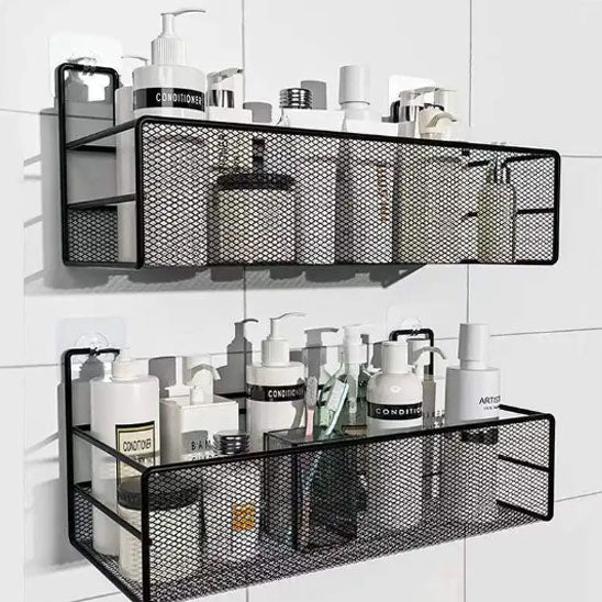 deux Étagère noires remplie de shampoing, de gel douche dans la salle de bain 