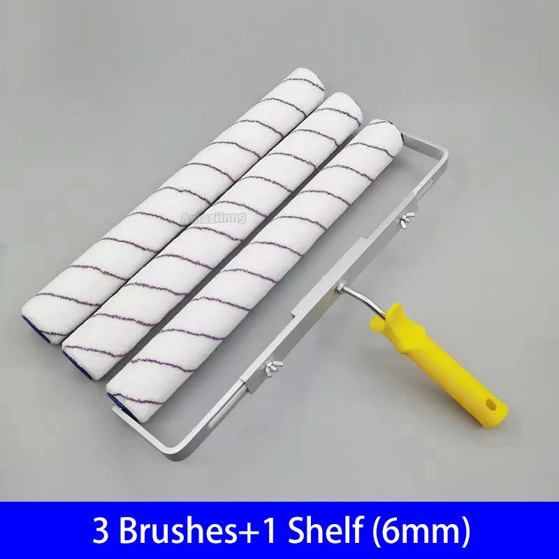 deux brosses et un  Rouleau peinture à poils courts à poignee jaune