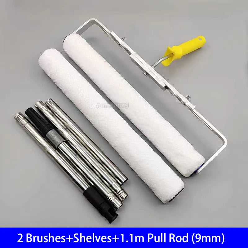 deux rouleau peinture blancs avec poignee jaune et perche pliee
