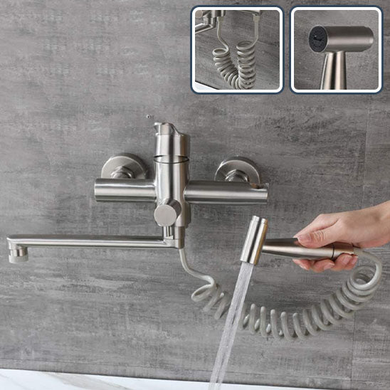 Main lave avec douchette du Robinet de cuisine nickel , mode jet eau