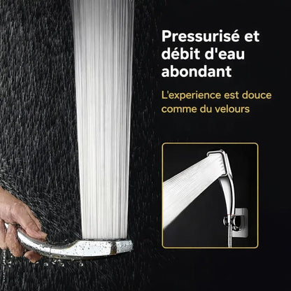 main tient Pommeau de douche filtrant gris  mode jet eau mixte