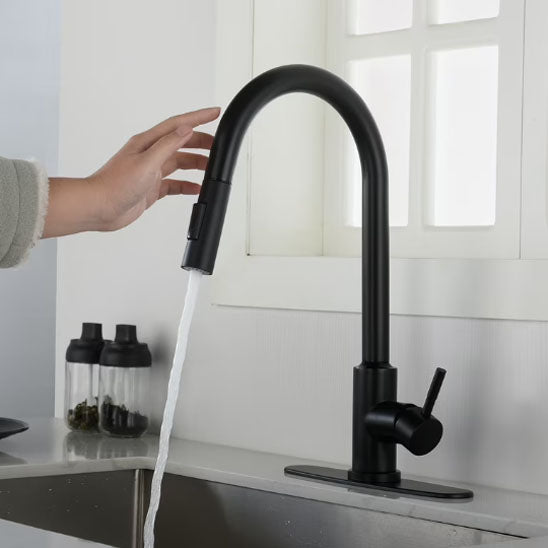 Main touche Robinet cuisine noir extractible dans la cuisine