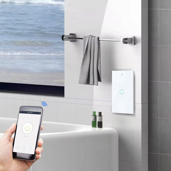 main tenant smartphone  pour commander lumiere avec interrupteur blanc dans salle de bain