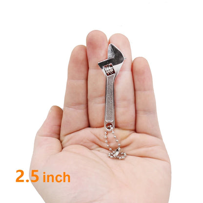 mini CLE A molette noire de porte clef de 2.5 pouces dans une main