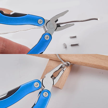 Pince multifonction 13 en 1 bleue tenue en main avec étui de ceinture pour camping et randonnée