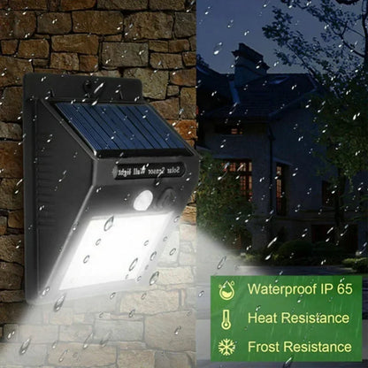 pluie la nuit , la Lampe solaire extérieur  étanche et brille 