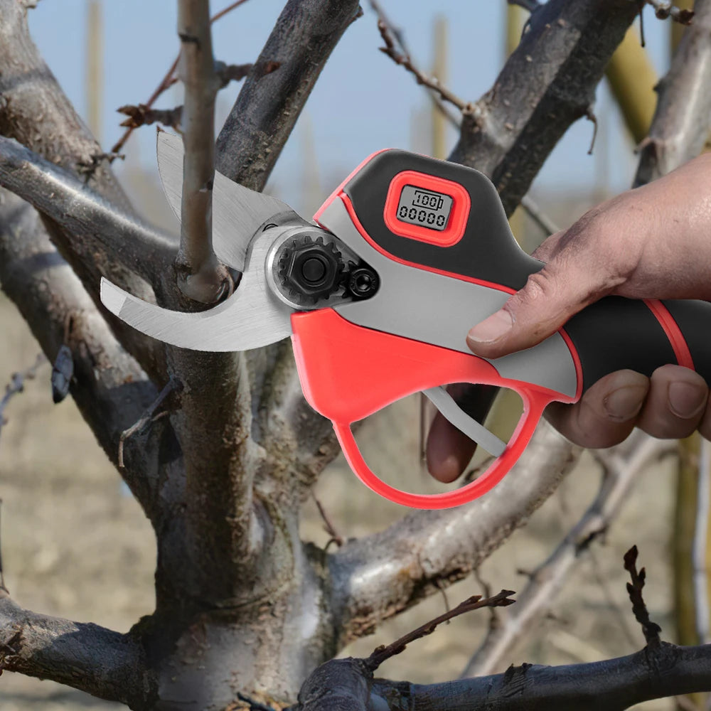 secateur electrique rouge noir coupe branches arbre