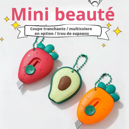 Trois porte-clés cutters forme fraise, avocat, carotte, minibeauté