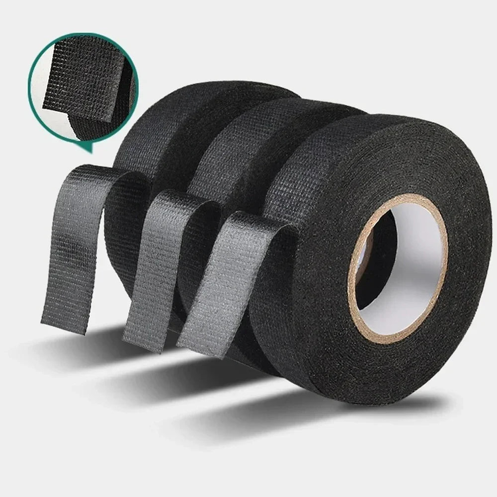 trois rouleaux de  ruban adhesif ignifuge noir
